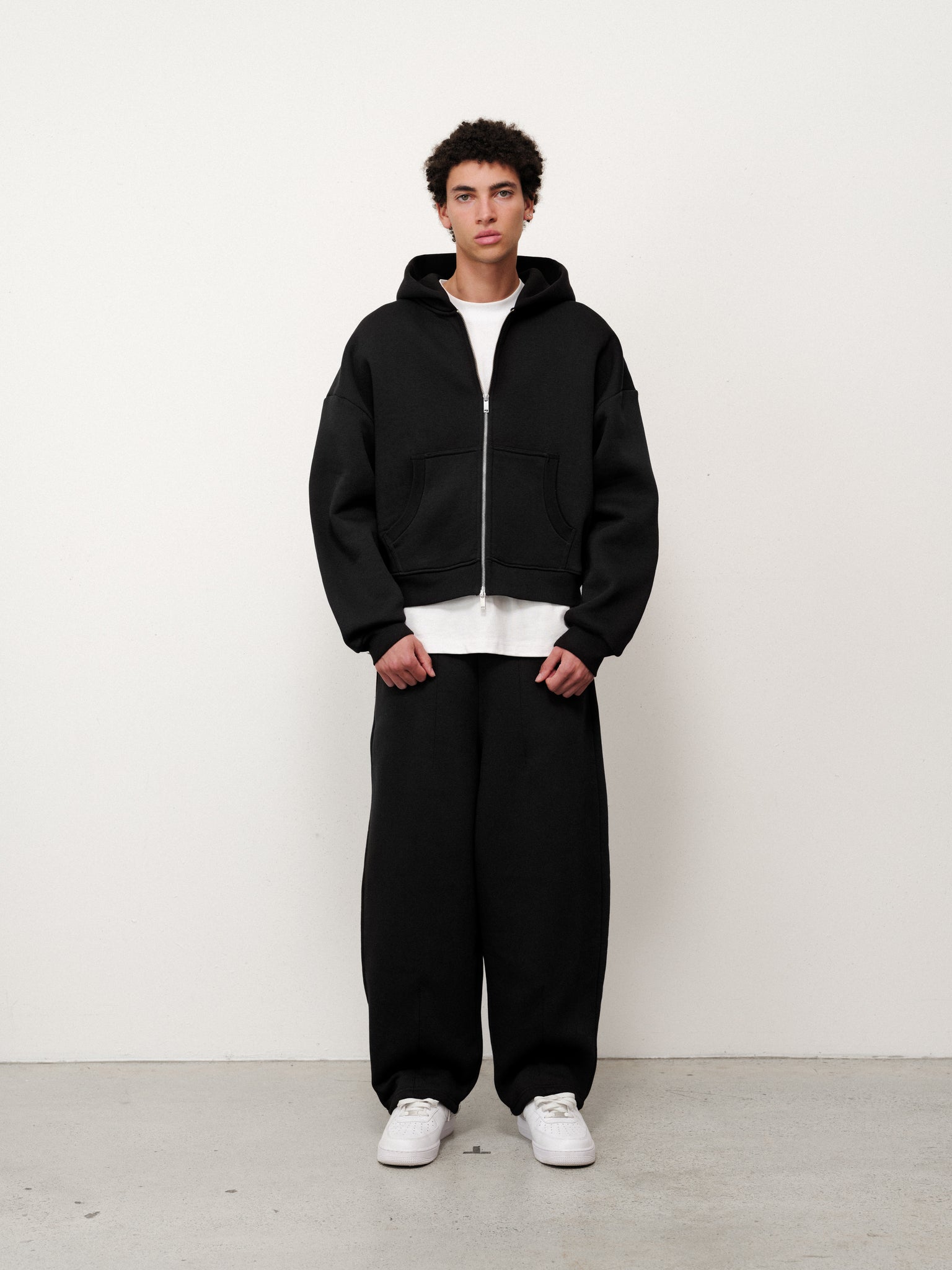 COZY ZIP UP - BLACK