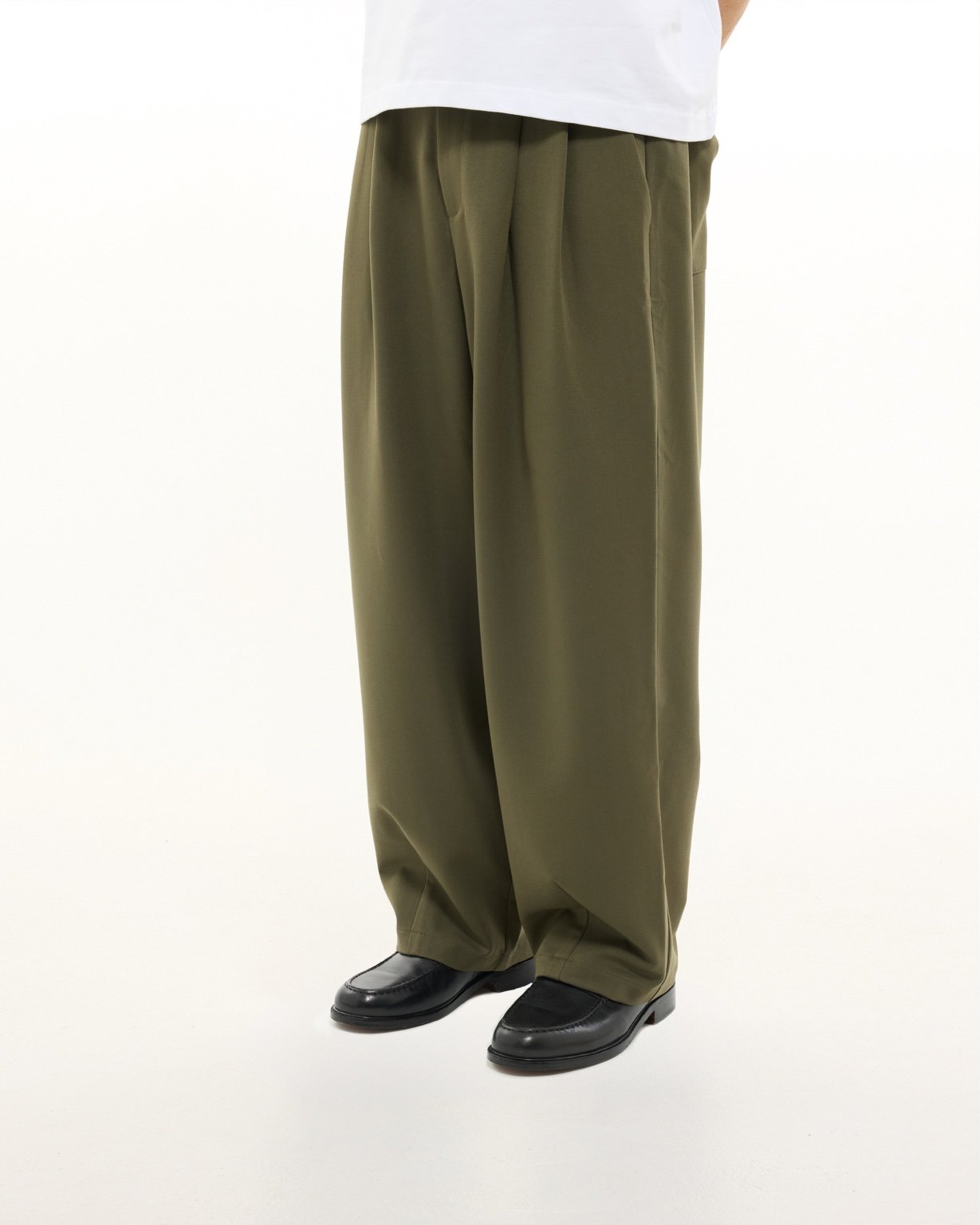 PLEATED PANT - OLIVE