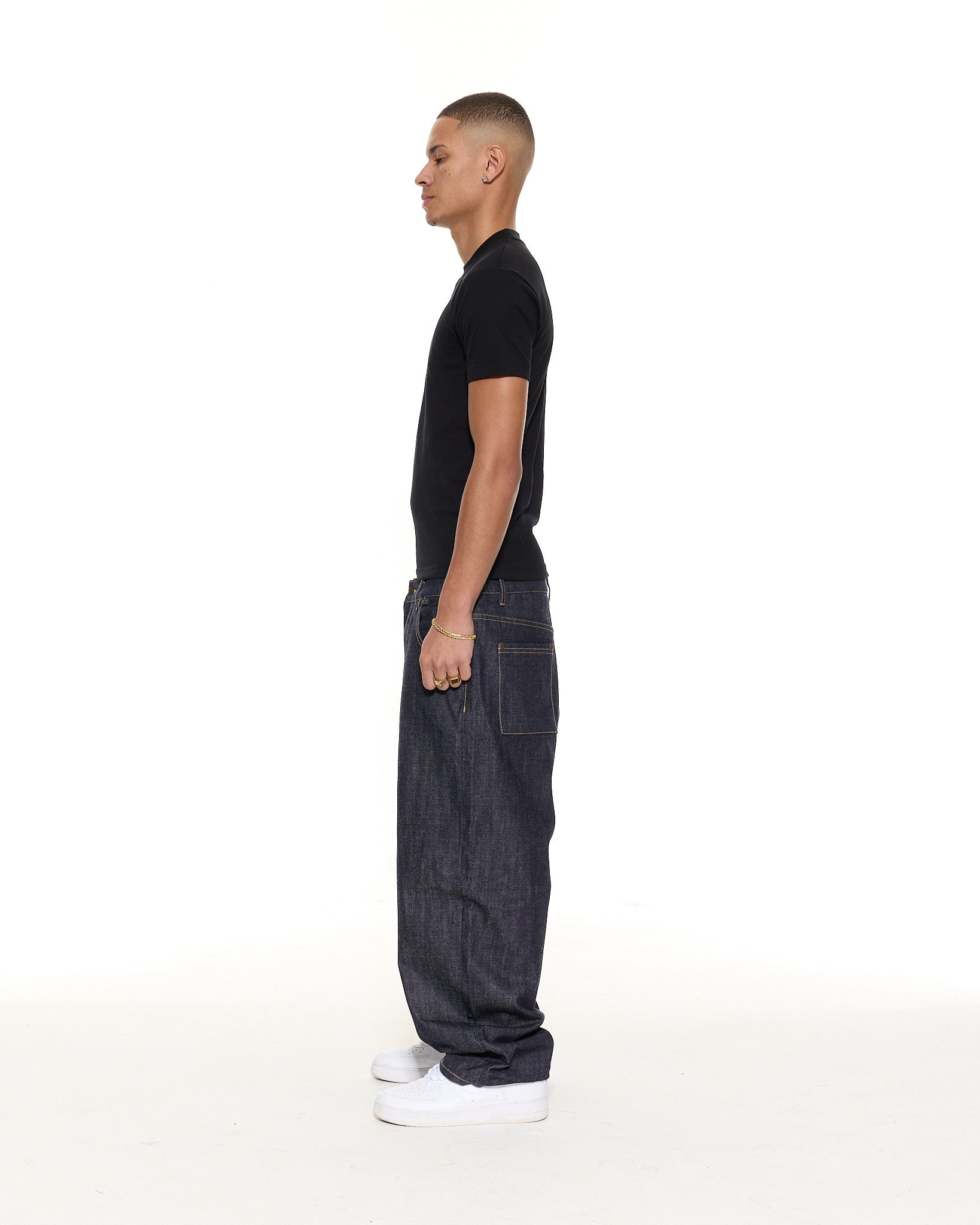 FITTED T-SHIRT - BLACK