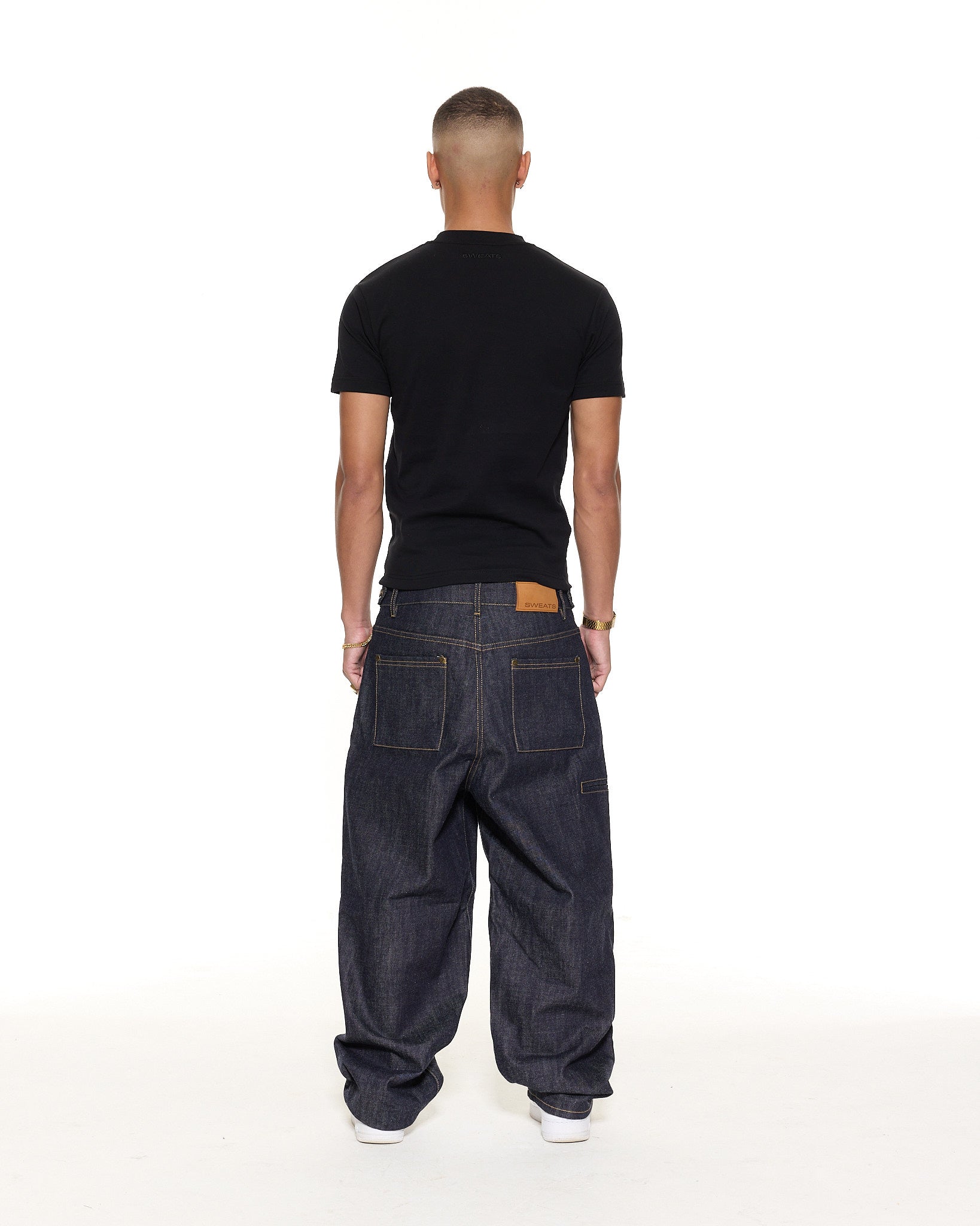 FITTED T-SHIRT - BLACK