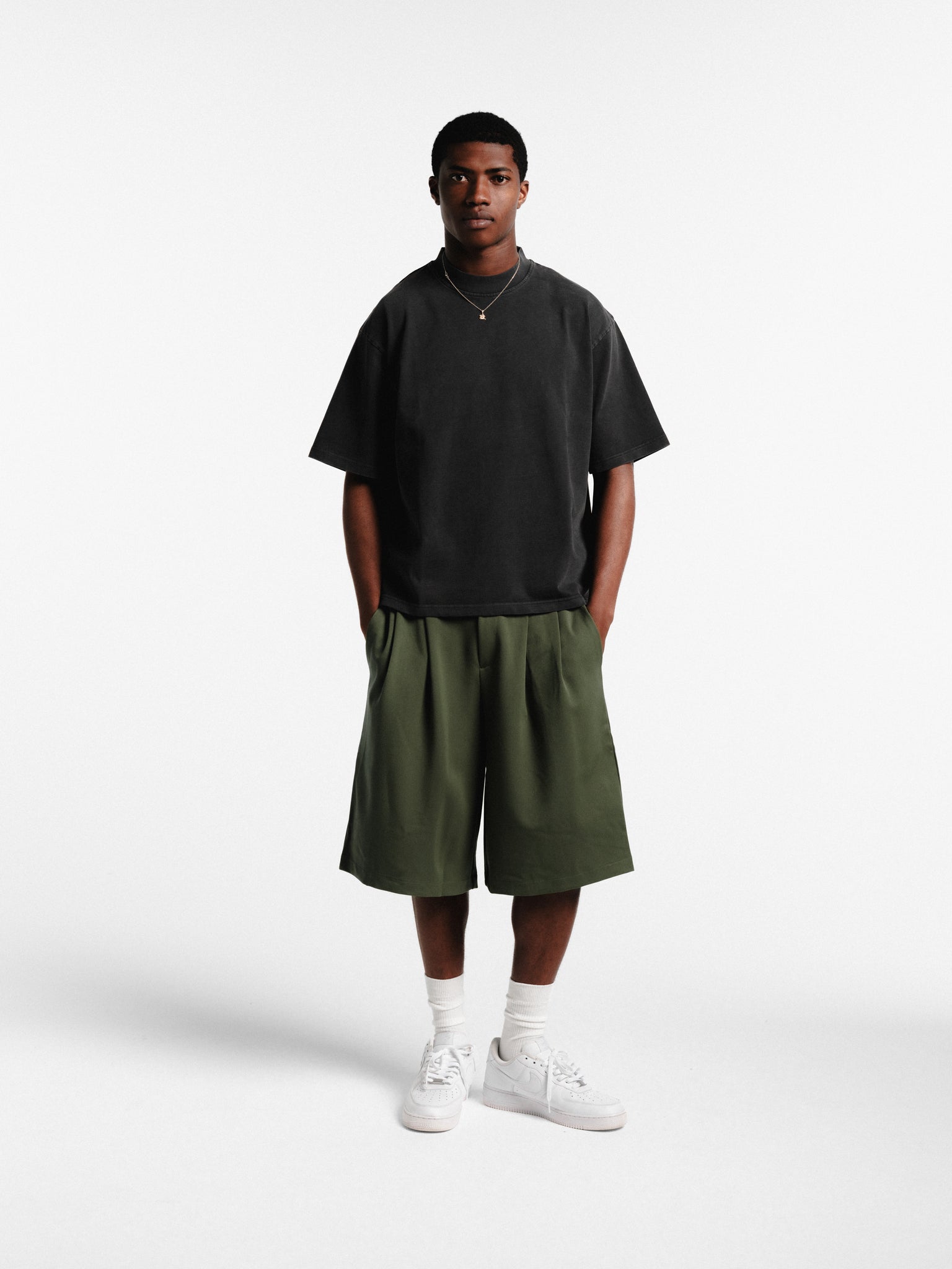 PLEATED SHORTS - OLIVE