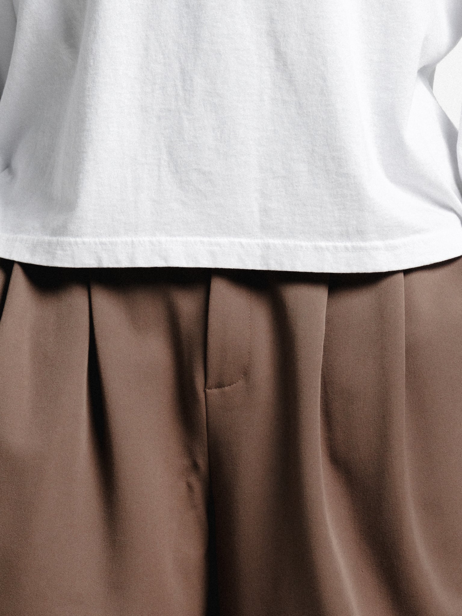 PLEATED SHORTS - BROWN