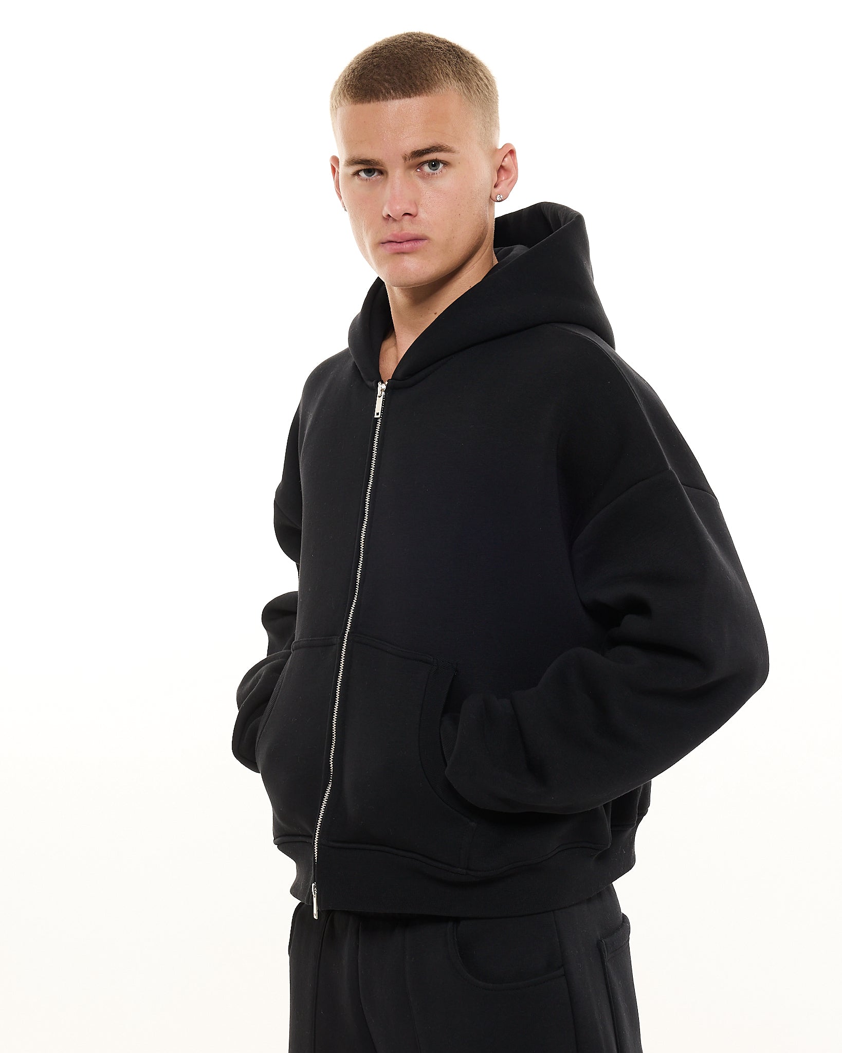 COZY ZIP UP - BLACK