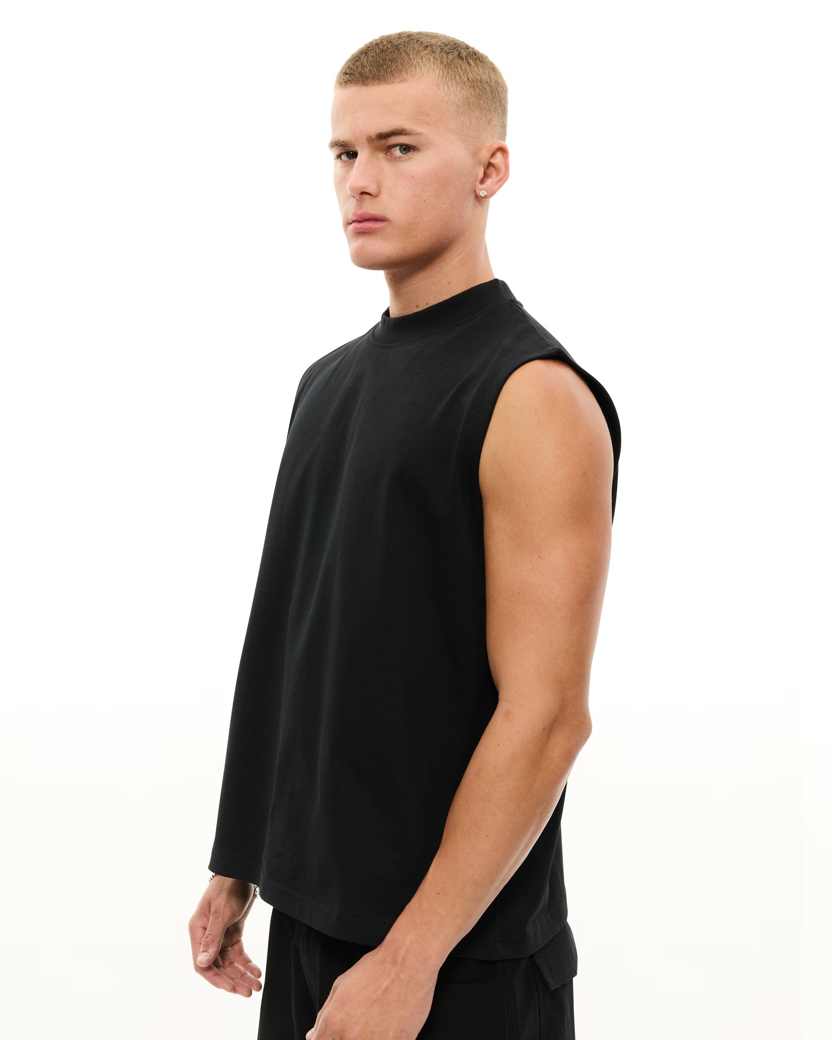 MUSCLE TEE - BLACK