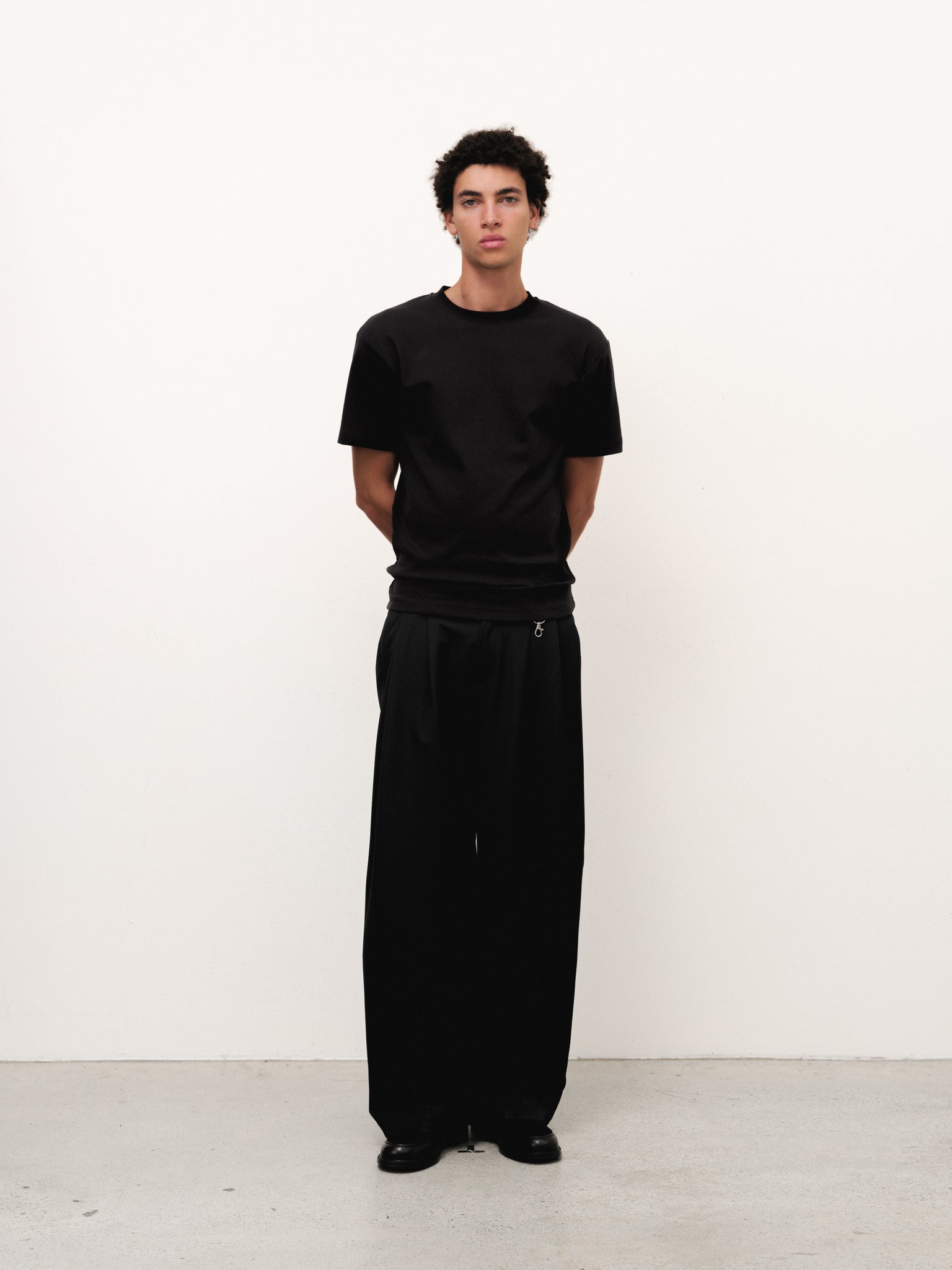 FITTED T-SHIRT - BLACK