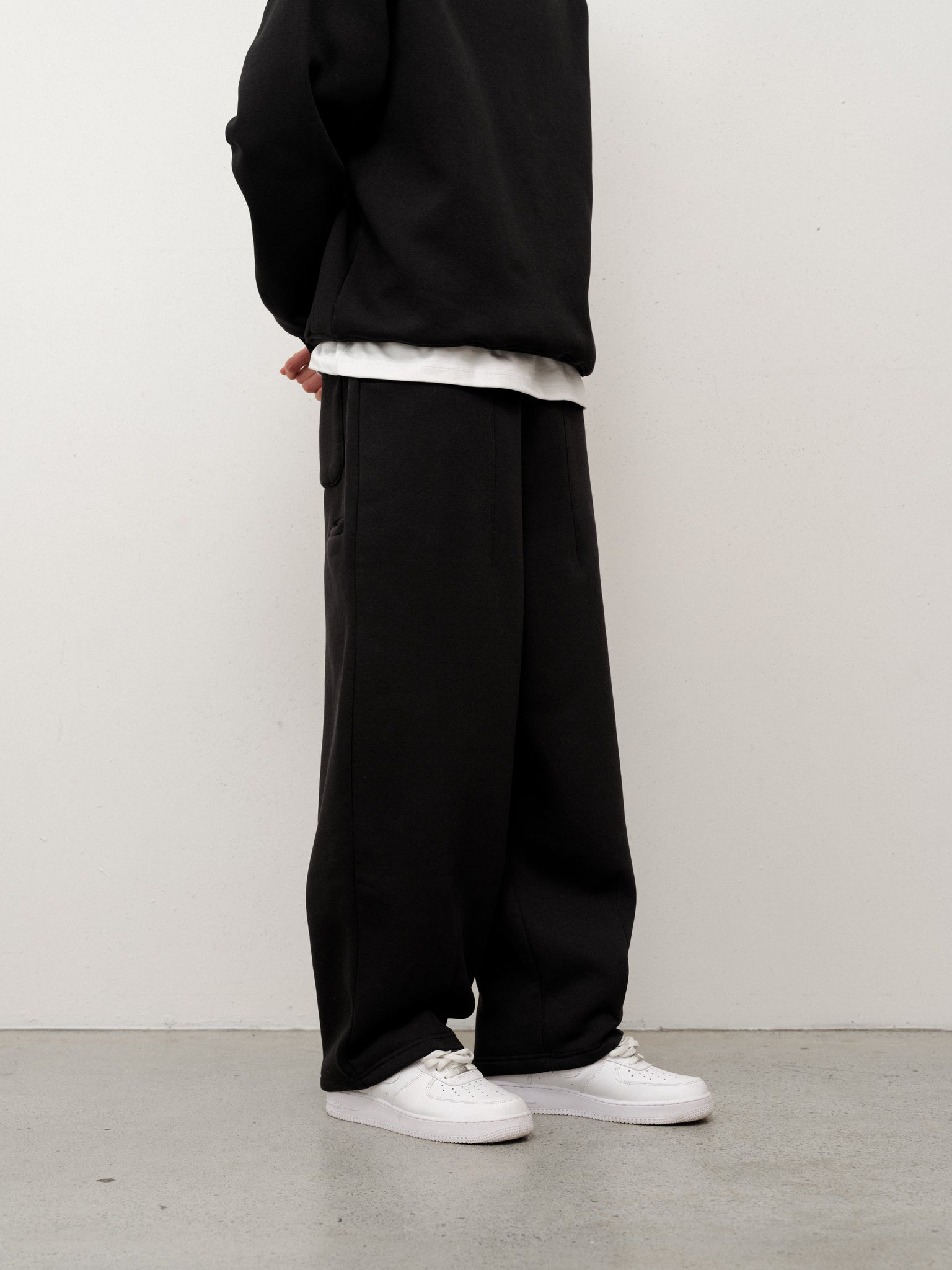 COZY STRAIGHT LEG SWEATS - BLACK