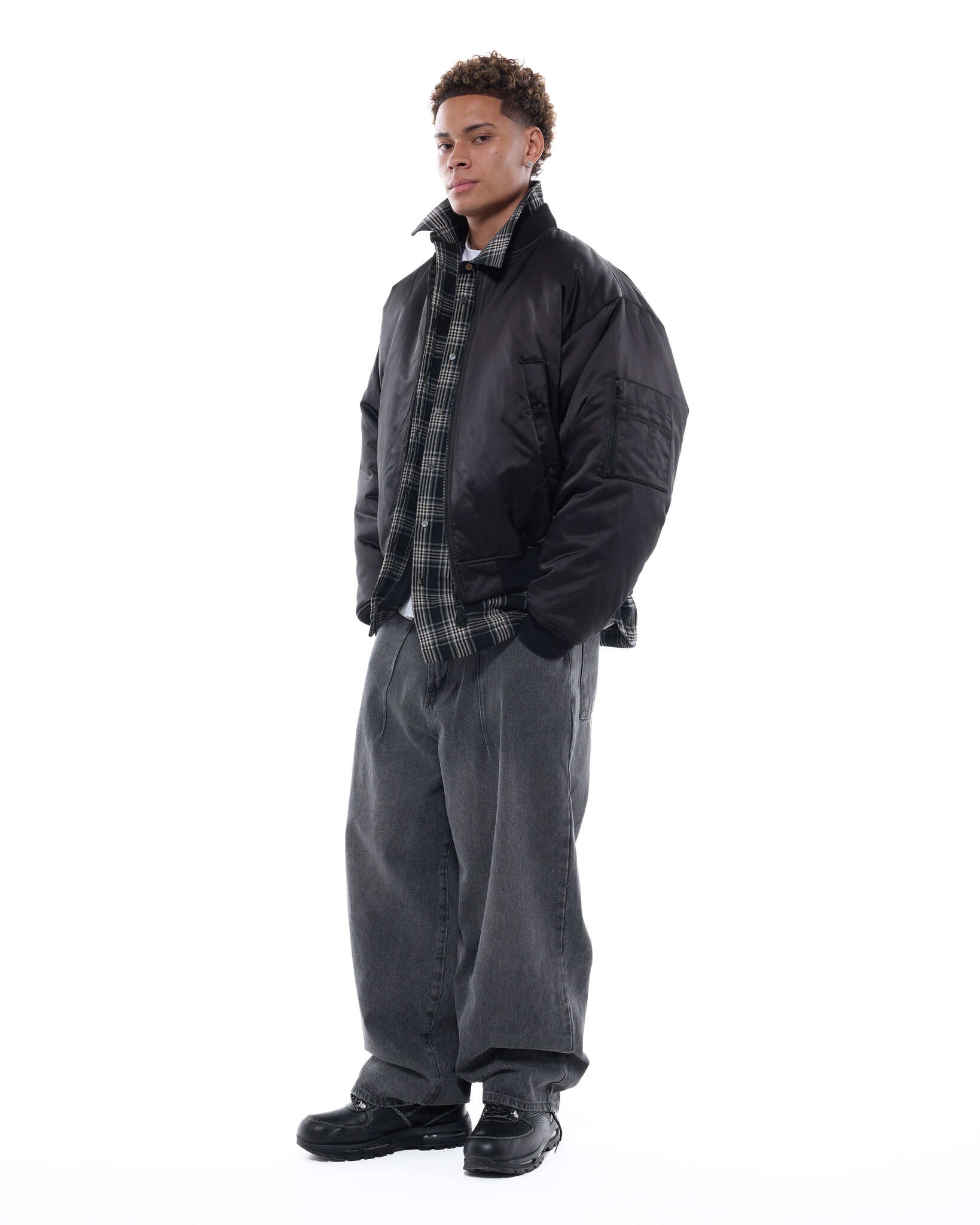 BOMBER JACKET - BLACK