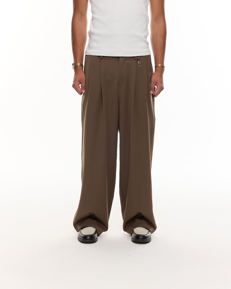 PLEATED PANT - BROWN