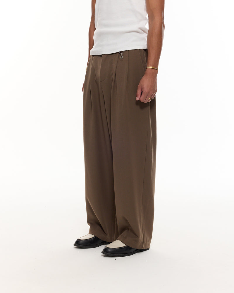 PLEATED PANT - BROWN