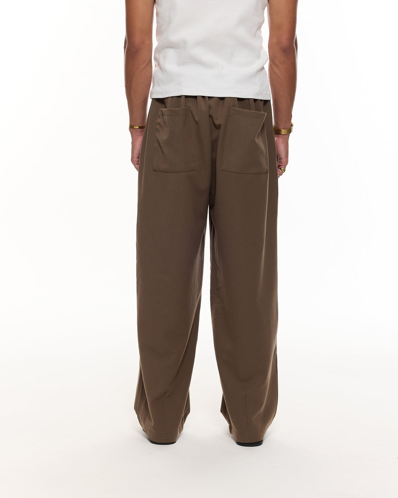 PLEATED PANT - BROWN