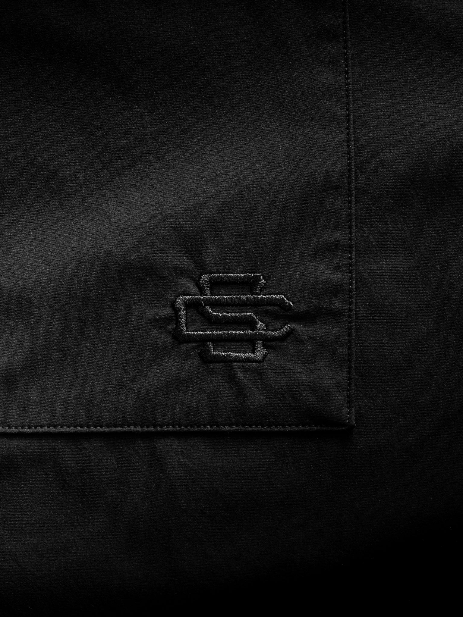 SIGNATURE BUTTON UP - BLACK