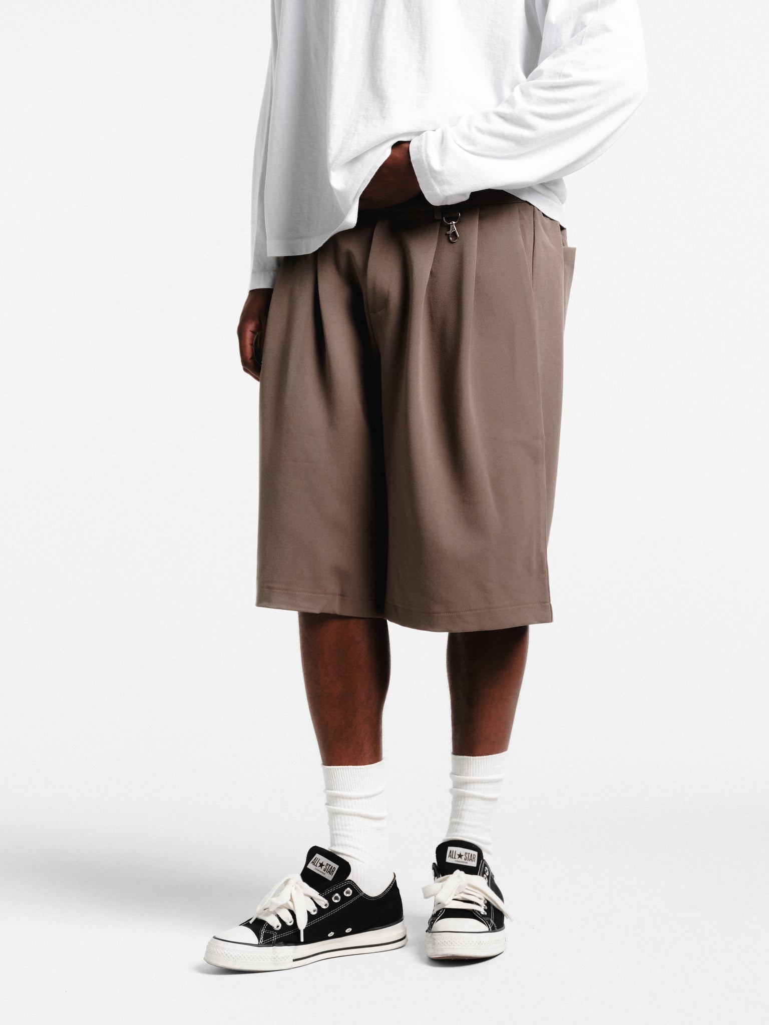 PLEATED SHORTS - BROWN