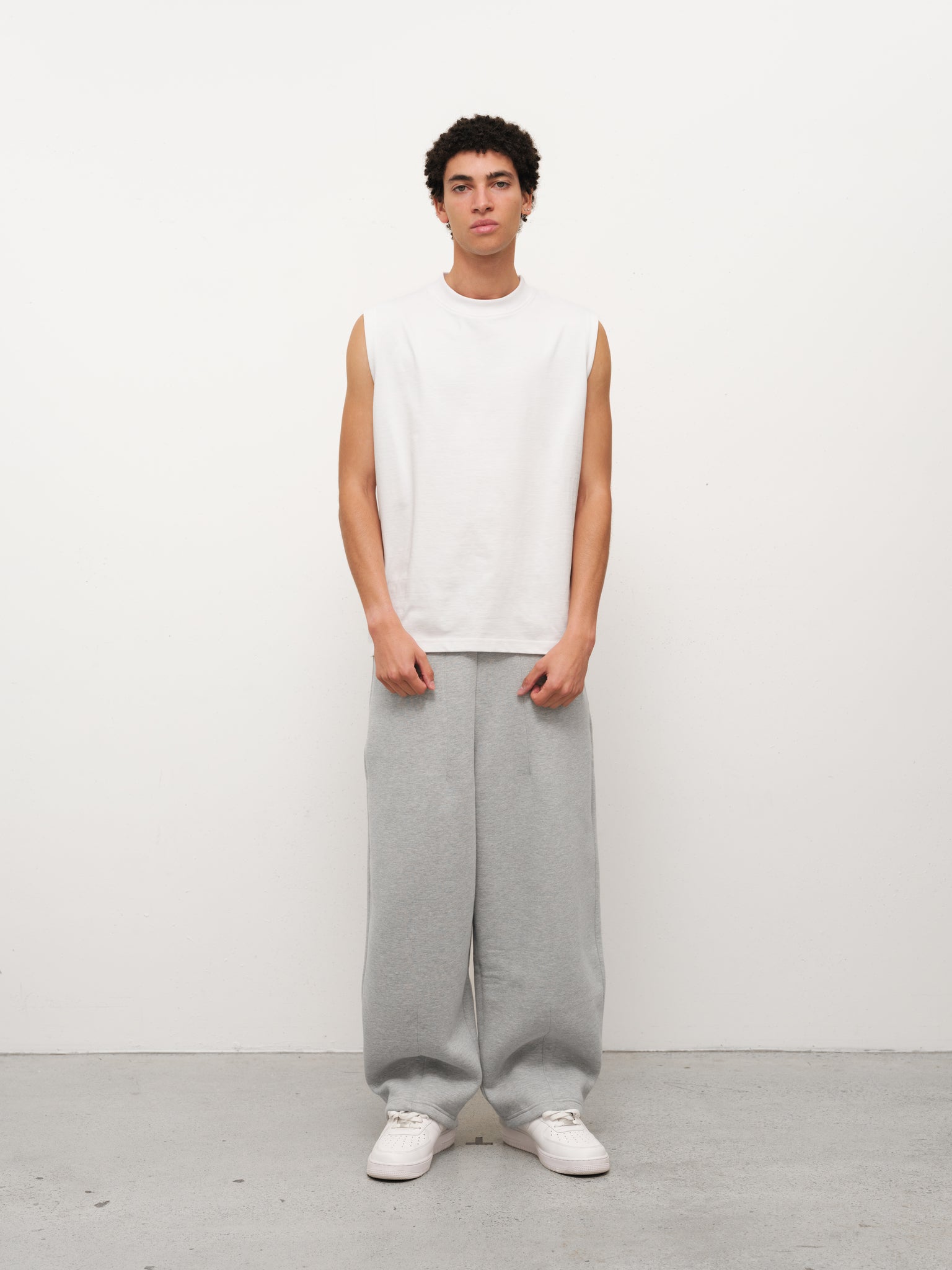 MUSCLE TEE - WHITE